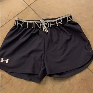 Girl’s Under Armour Shorts Youth Medium